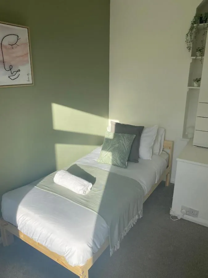 Wilton - Perfect Home For Contractors Private Large Drive Newcastle upon Tyne 0*,