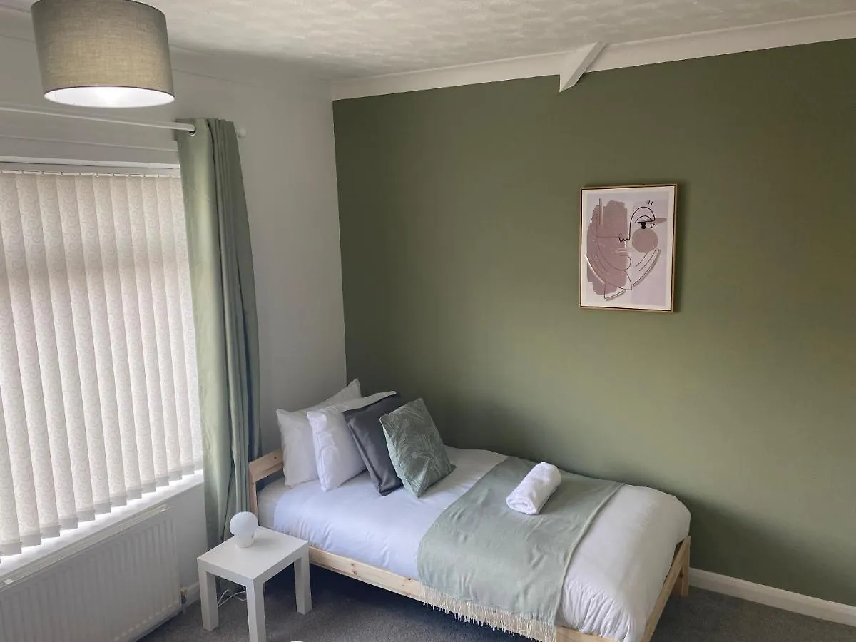 Wilton - Perfect Home For Contractors Private Large Drive Newcastle upon Tyne 0*,